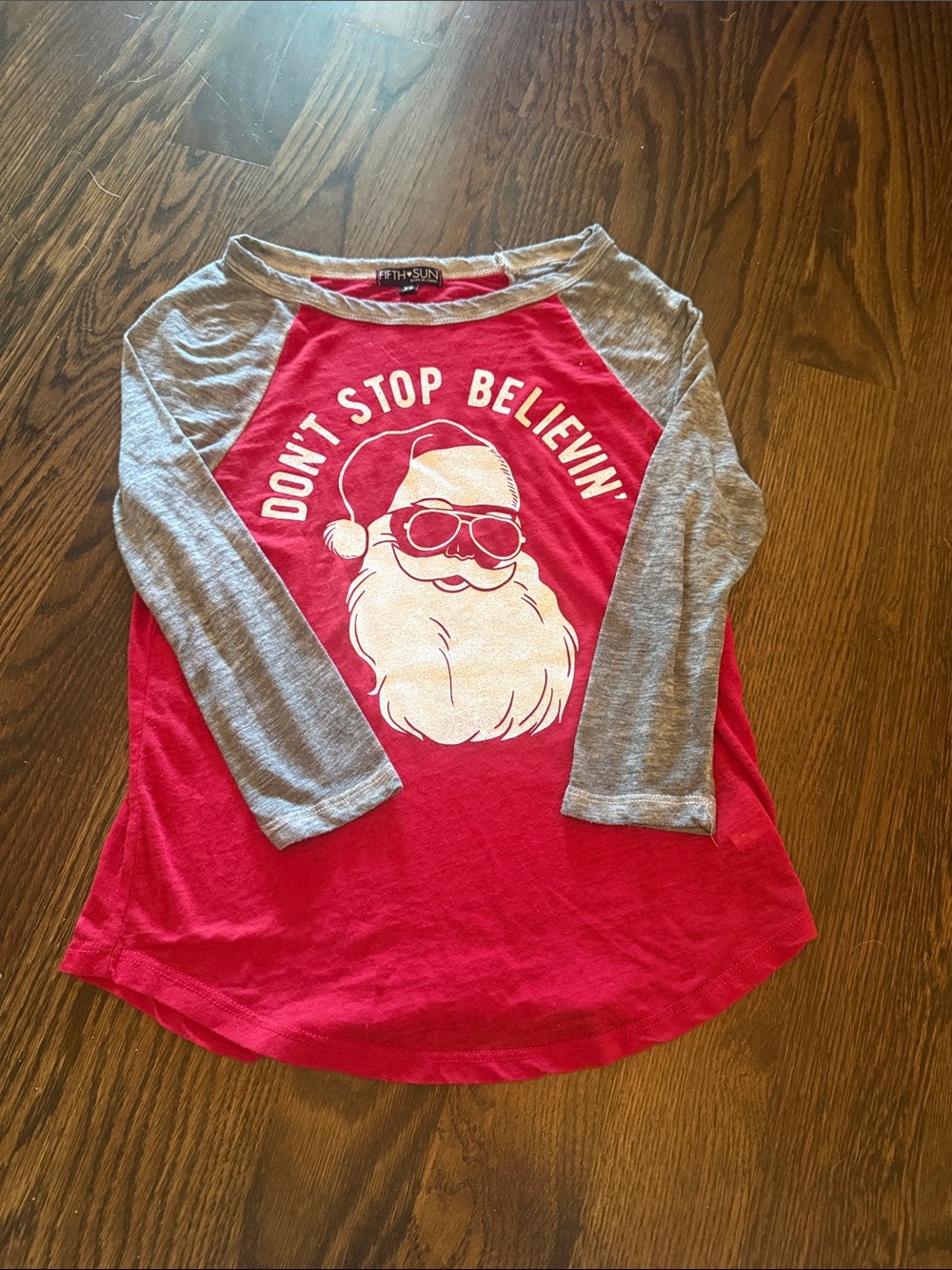 Fifth Sun Red & Gray Raglan Graphic Santa 3/4 Sleeve Tee